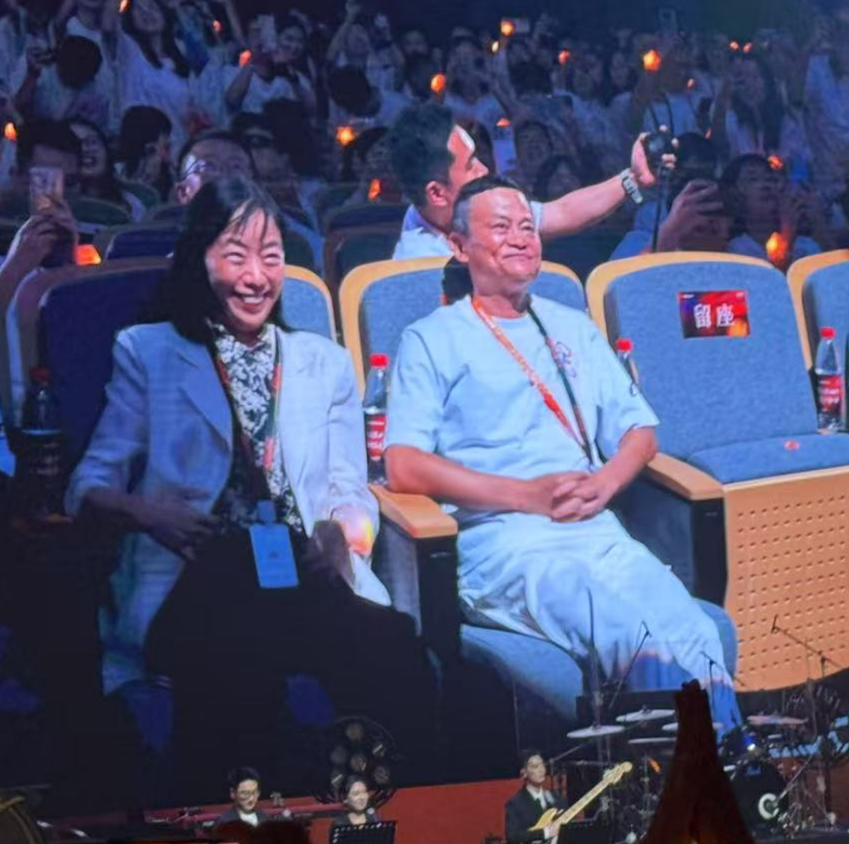 ayx爱游戏官网-包含Ming迎来十五赛季出色发挥，德国队观众热烈欢呼！全场沸腾不已的词条