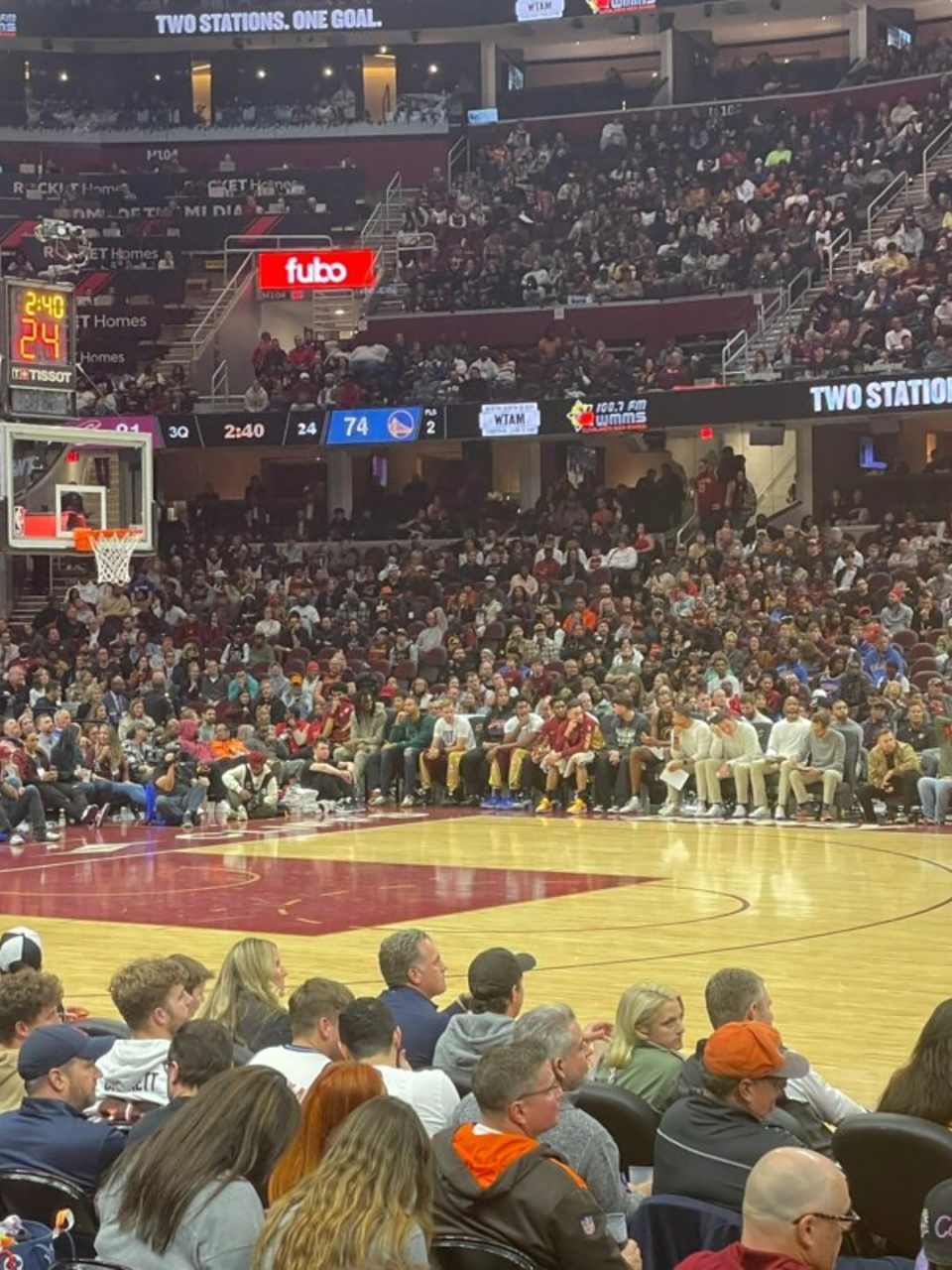 ayx爱游戏电竞-关于关键时刻多伦多猛龙内部沟通——NBA常规赛节点到来,悬念犹存,资深球员宣示担当的信息