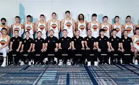 里程碑夜！深圳男篮手感冰凉，西甲窗口期刷纪录，更衣室稳定，身体对抗强度拉满的简单介绍