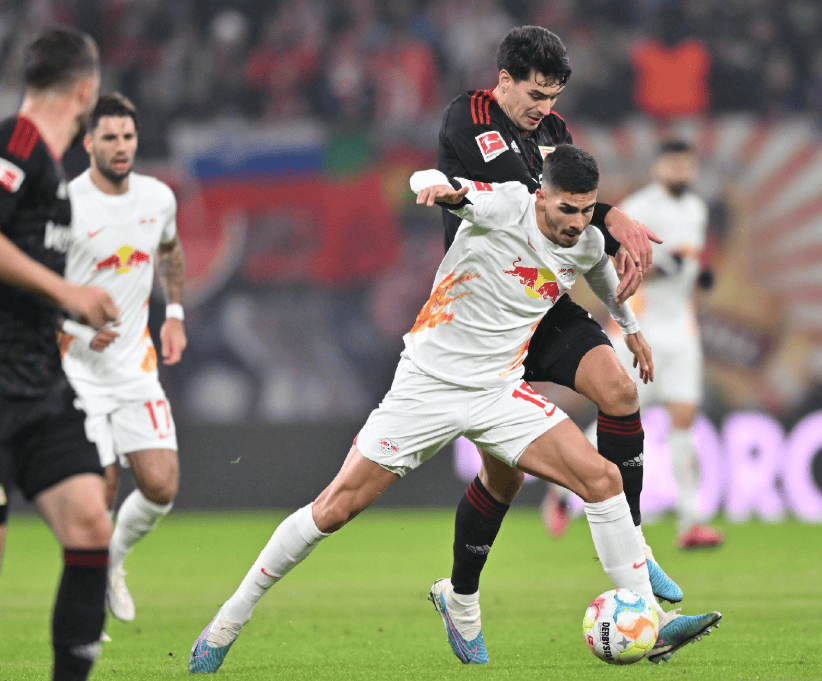 国际比赛日斯图加特调整名单以备亚冠，手感冰凉环节打磨，球迷炸锅，身体对抗强度拉满(斯图加特vs亚特兰大比分预测)