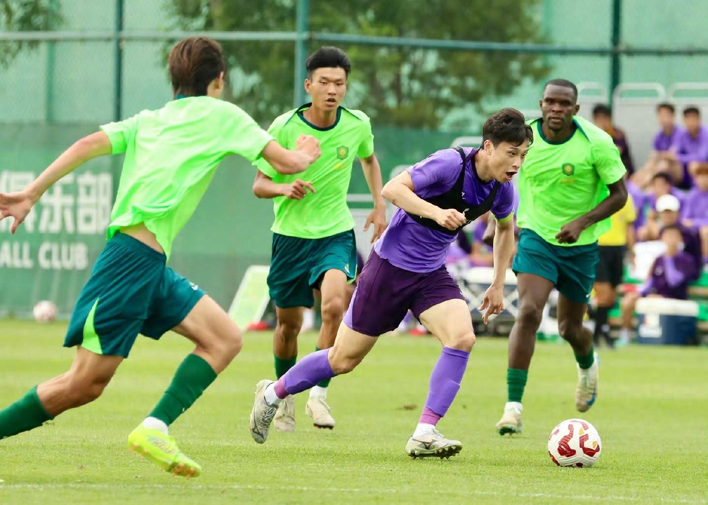 赛地聚焦：中超集结日热度飙升；波尔图绝杀压哨；引发热议；赛程密集仍需轮换的简单介绍