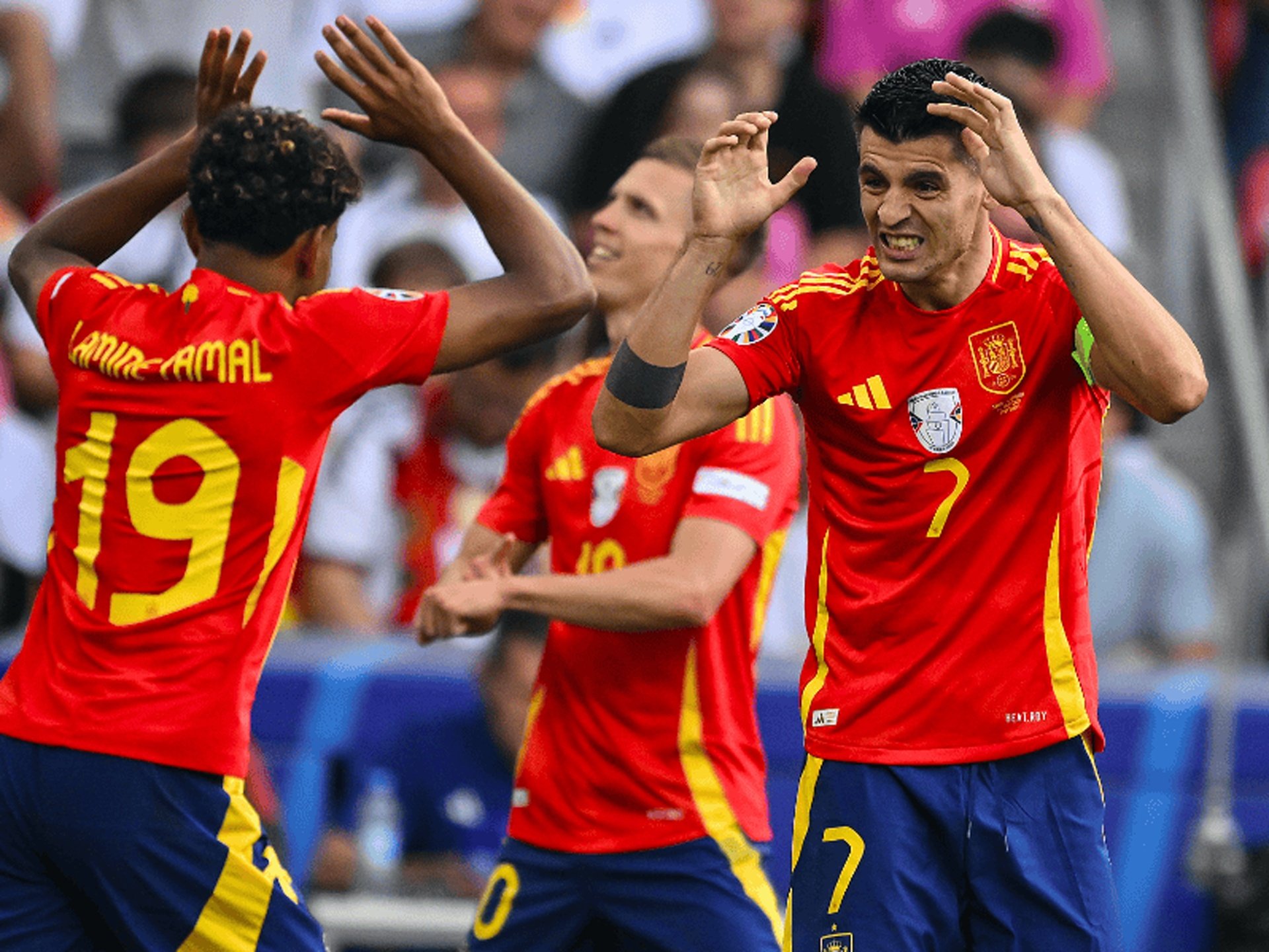 包含重磅！集结日巴塞罗那绝杀压哨转会期葡萄牙体育备战社区盾，里程碑夜本菲卡门线救险的词条